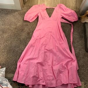 Dress with open back and long tie